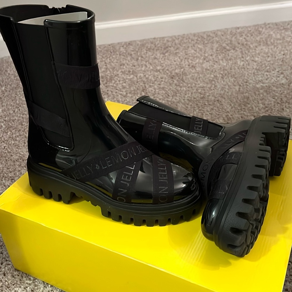 Lemon Jelly black rain boots. New ,super light Made in Portugal.Size 37,US 7.